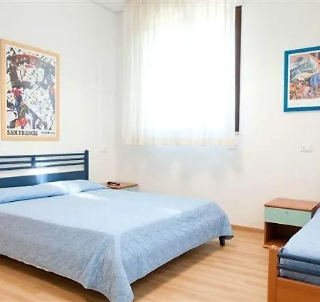 Mima Hostel Moorea Milano Marittima Buitenkant foto