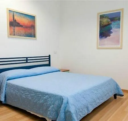 Mima Hostel Moorea Milano Marittima Buitenkant foto